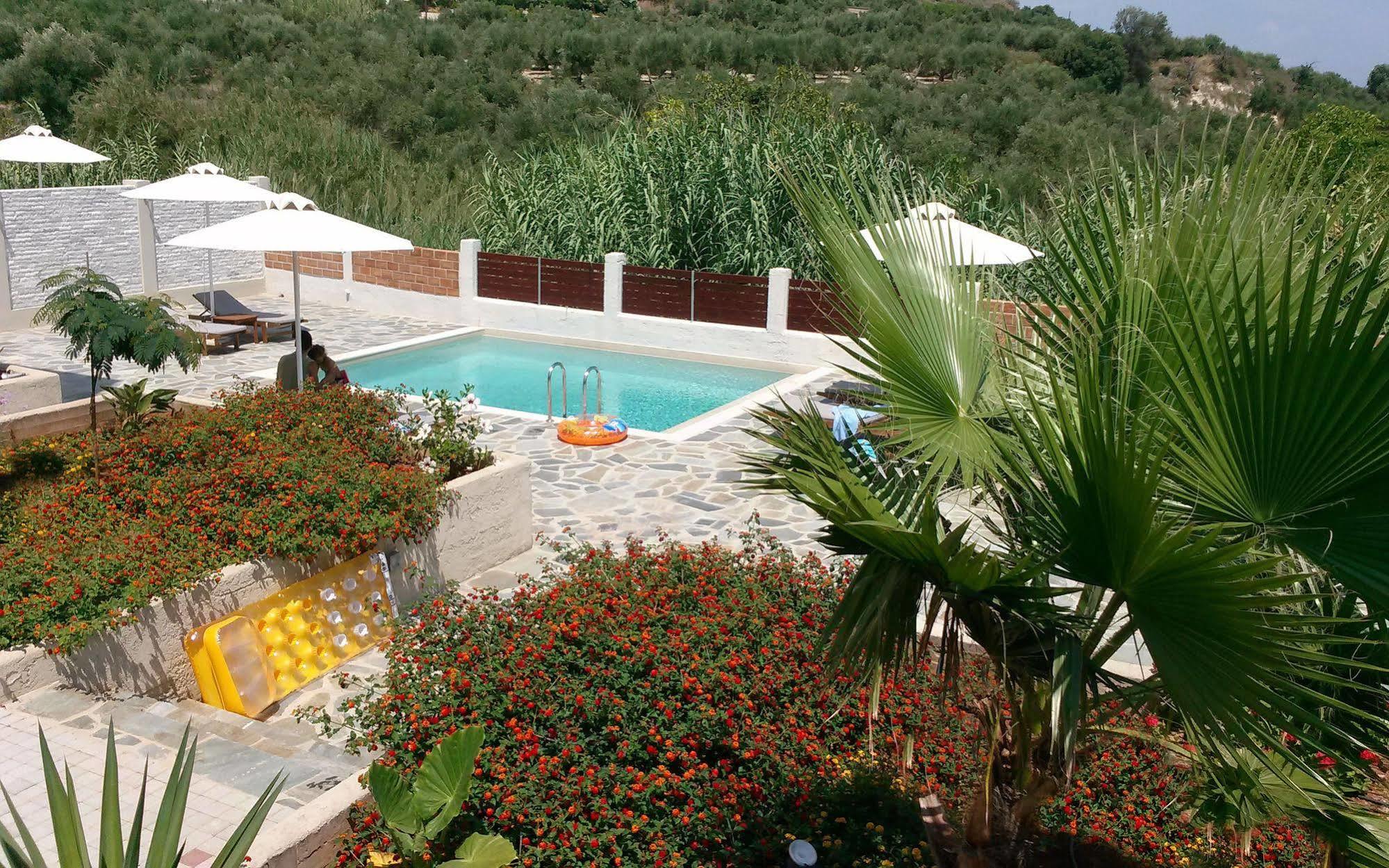 Cyan Icons Villas Tsivaras Exterior photo
